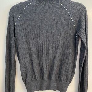 Le Château Grey Pearl‑Detail Mock Neck Sweater – Women’s Small